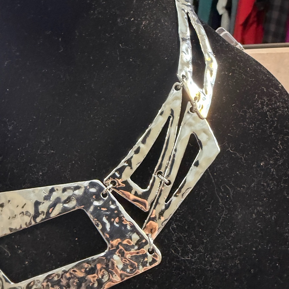 🩷5/$10 Paparazzi Elegant Silver Geometric Necklace - Picture 4 of 7